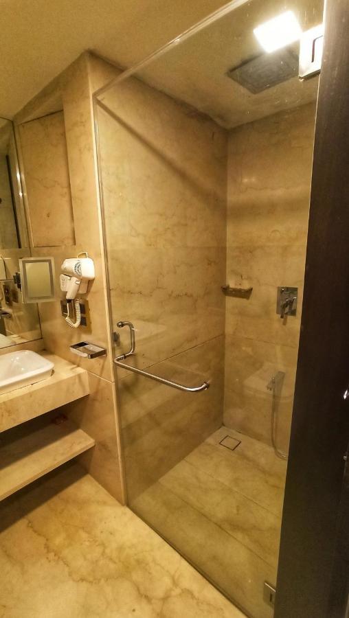 לונבלה Kailash Parbat Hotel מראה חיצוני תמונה
