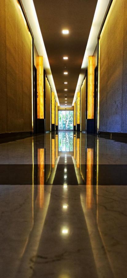 לונבלה Kailash Parbat Hotel מראה חיצוני תמונה
