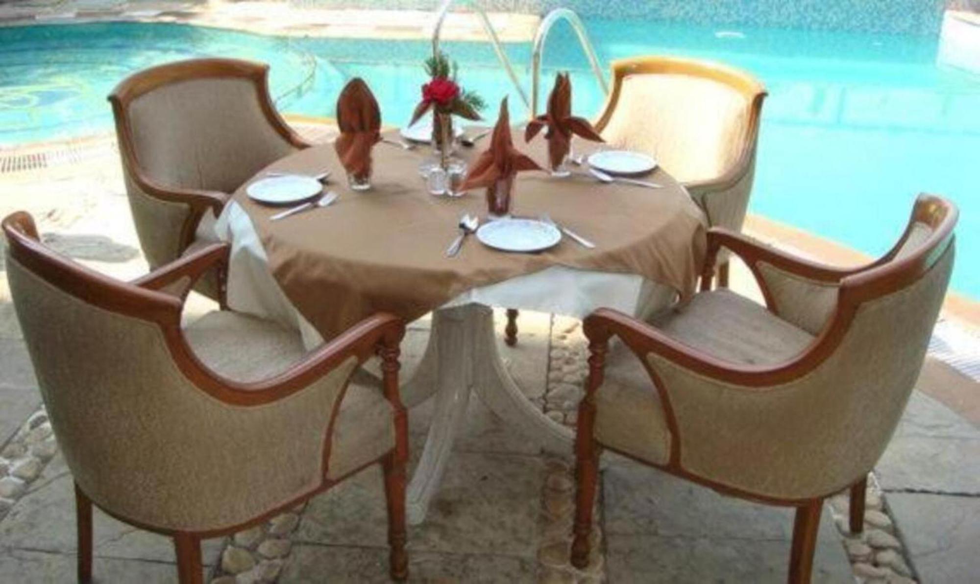 לונבלה Kailash Parbat Hotel מראה חיצוני תמונה