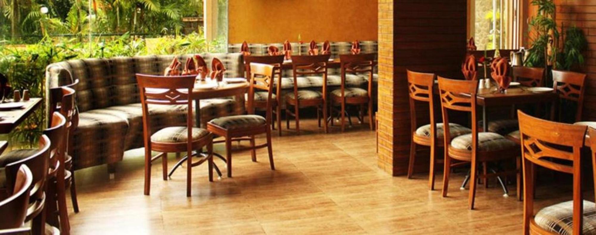 לונבלה Kailash Parbat Hotel מראה חיצוני תמונה