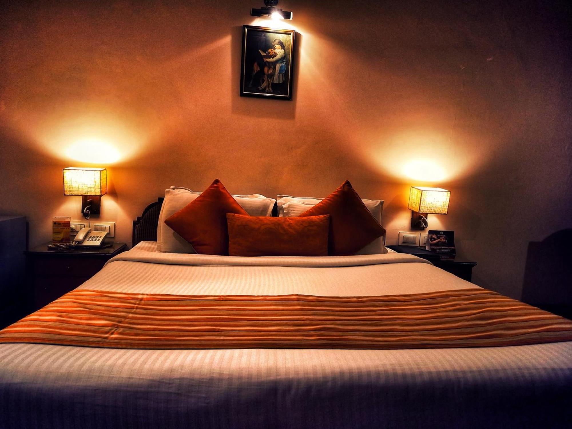 לונבלה Kailash Parbat Hotel מראה חיצוני תמונה