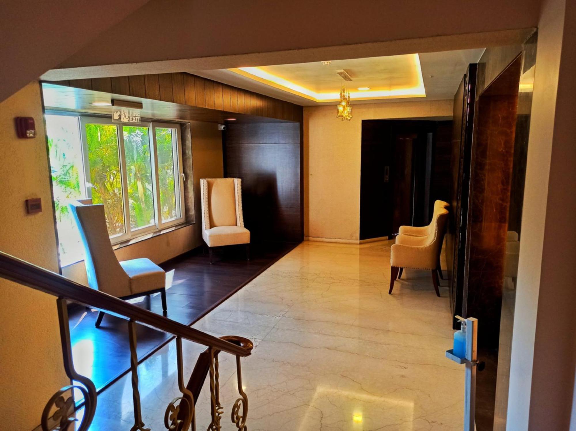 לונבלה Kailash Parbat Hotel מראה חיצוני תמונה