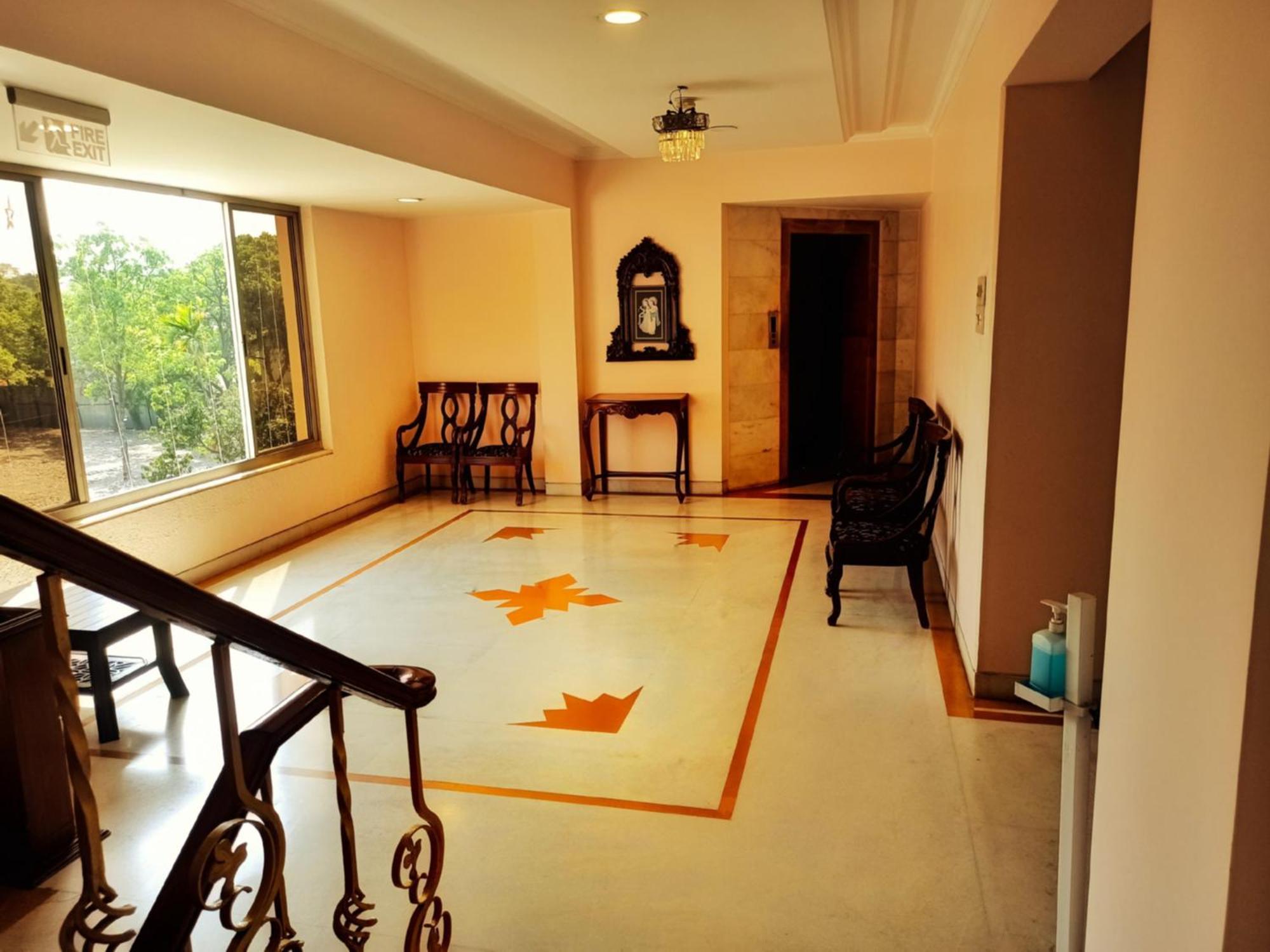 לונבלה Kailash Parbat Hotel מראה חיצוני תמונה